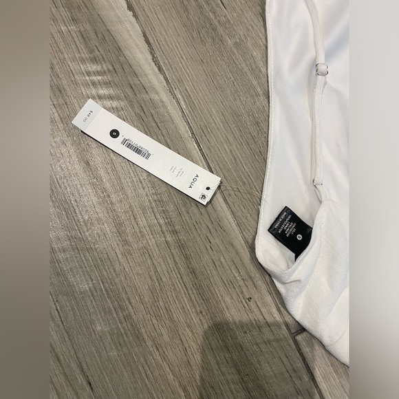 AQUA white crop halter tie top NWT - Picture 2 of 3